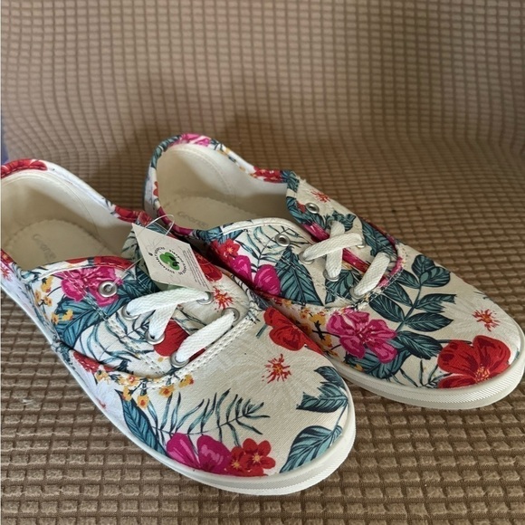 Fun Floral Canvas Lace Up Sneakers - Picture 2 of 4